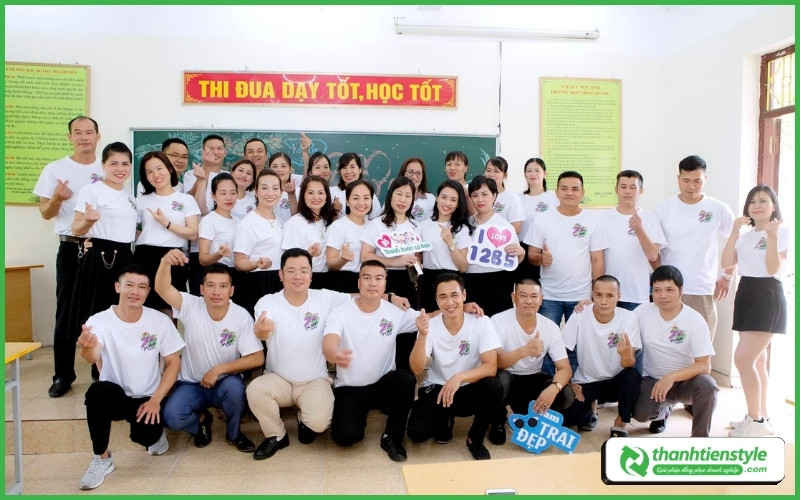 mau-ao-dong-phuc-ky-niem-10-nam-ra-truong-dep-va-y-nghia