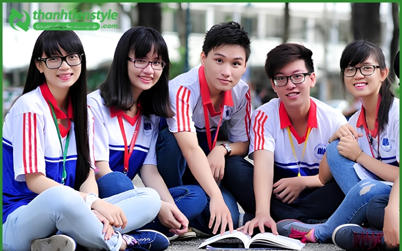 dong-phuc-sinh-vien-truong-dh-kinh-te-tphcm