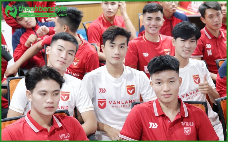 dong-phuc-sinh-vien-truong-dh-van-lang