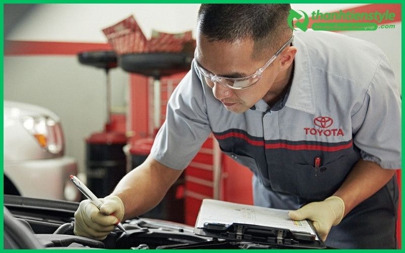 dong-phuc-ky-thuat-vien-toyota