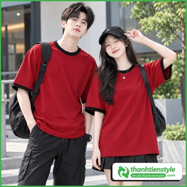 ao-thun-dong-phuc-mau-do-phoi-vien-co-den-ca-tinh