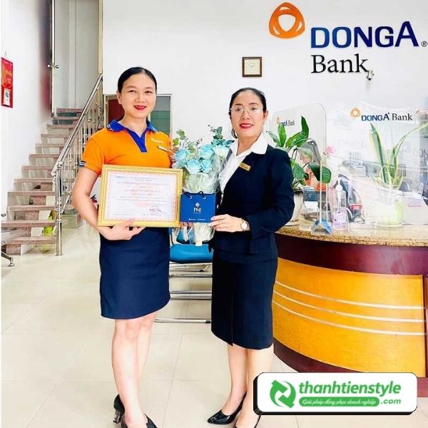 dong-phuc-ngan-hang-dong-a