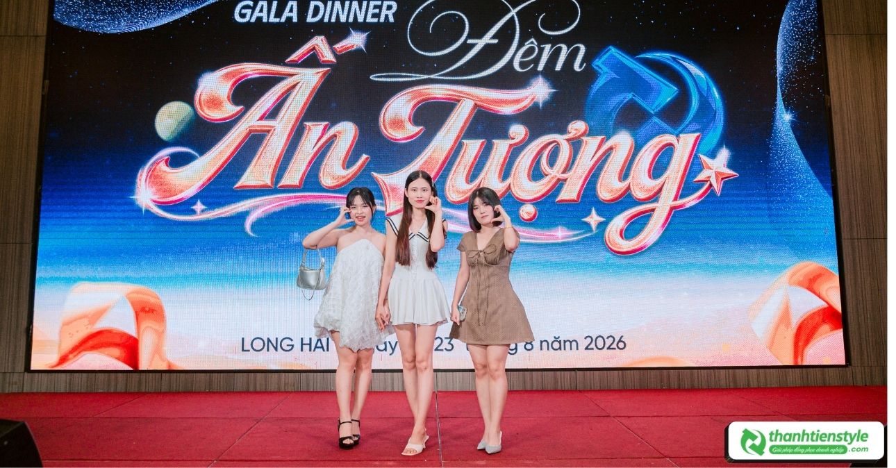 dem-gala-dinner-thang-hoa-tron-ven-cam-xuc-1