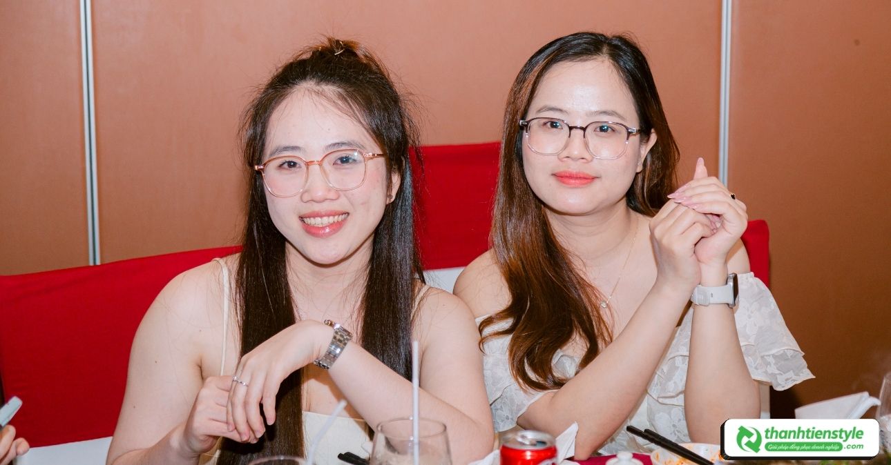 dem-gala-dinner-thang-hoa-tron-ven-cam-xuc-3