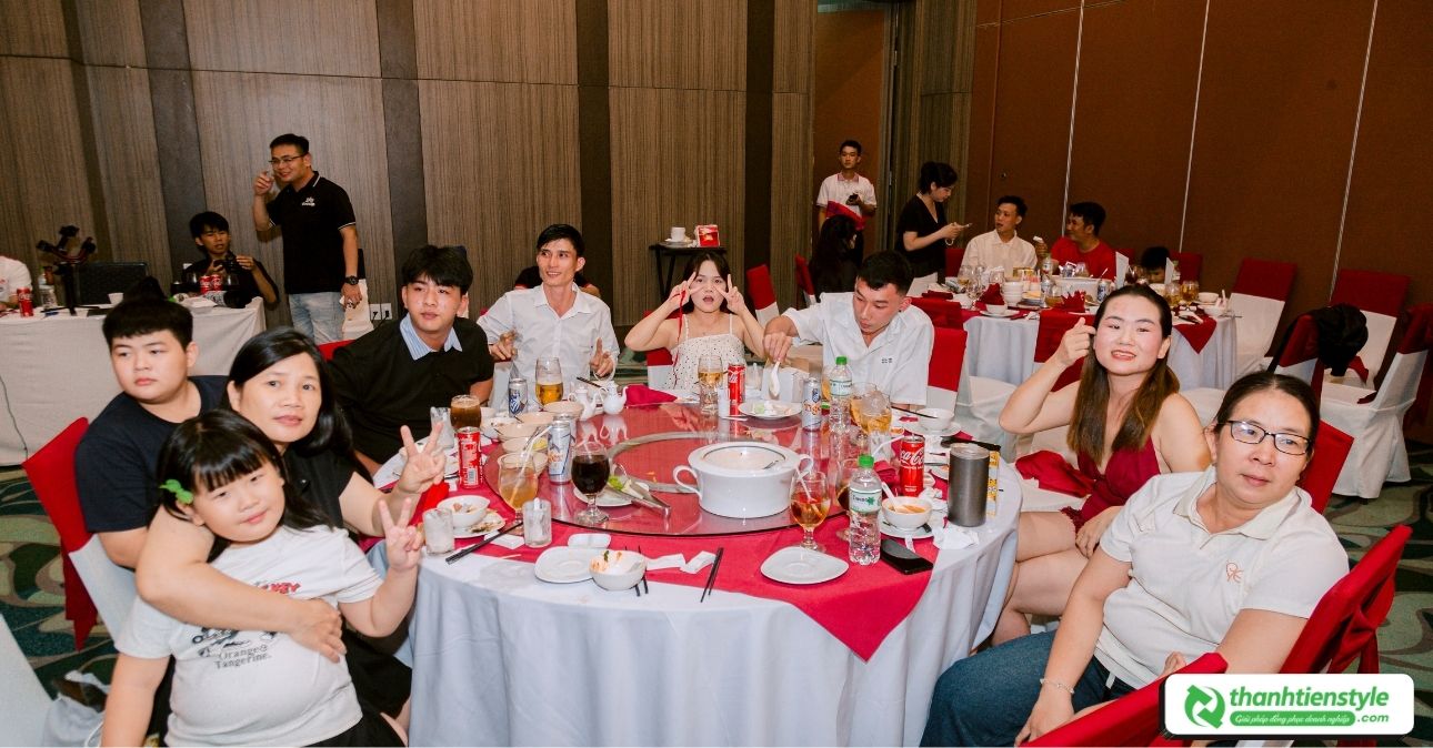 tan-huong-am-thuc-va-nap-day-nang-luong-thanh-tien-ground-3