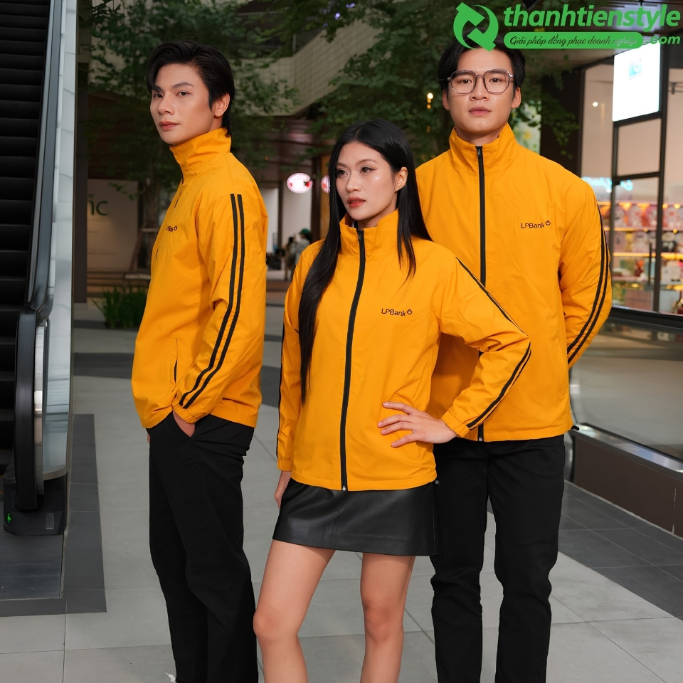 ao-khoac-dong-phuc-lop-kieu-dang-the-thao-khoe-khoan-1